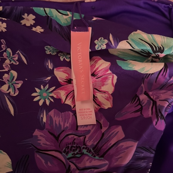 A set Victoria Secret. The top 89.00 and bottom 85.00 paid 160 for them both. - Picture 3 of 8